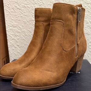 DV by Dolce Vita Tan Suede Ankle Booties size 6.5